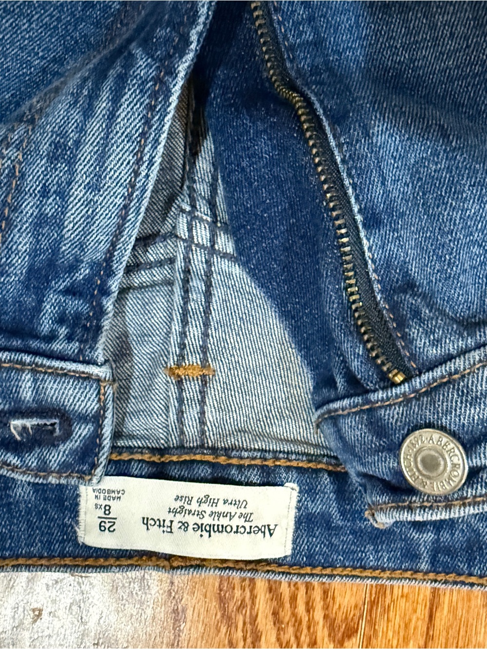 Abercrombie & Fitch Women's Ankle Cropped Jeans - distressed,broken in and soft - Picture 12 of 15